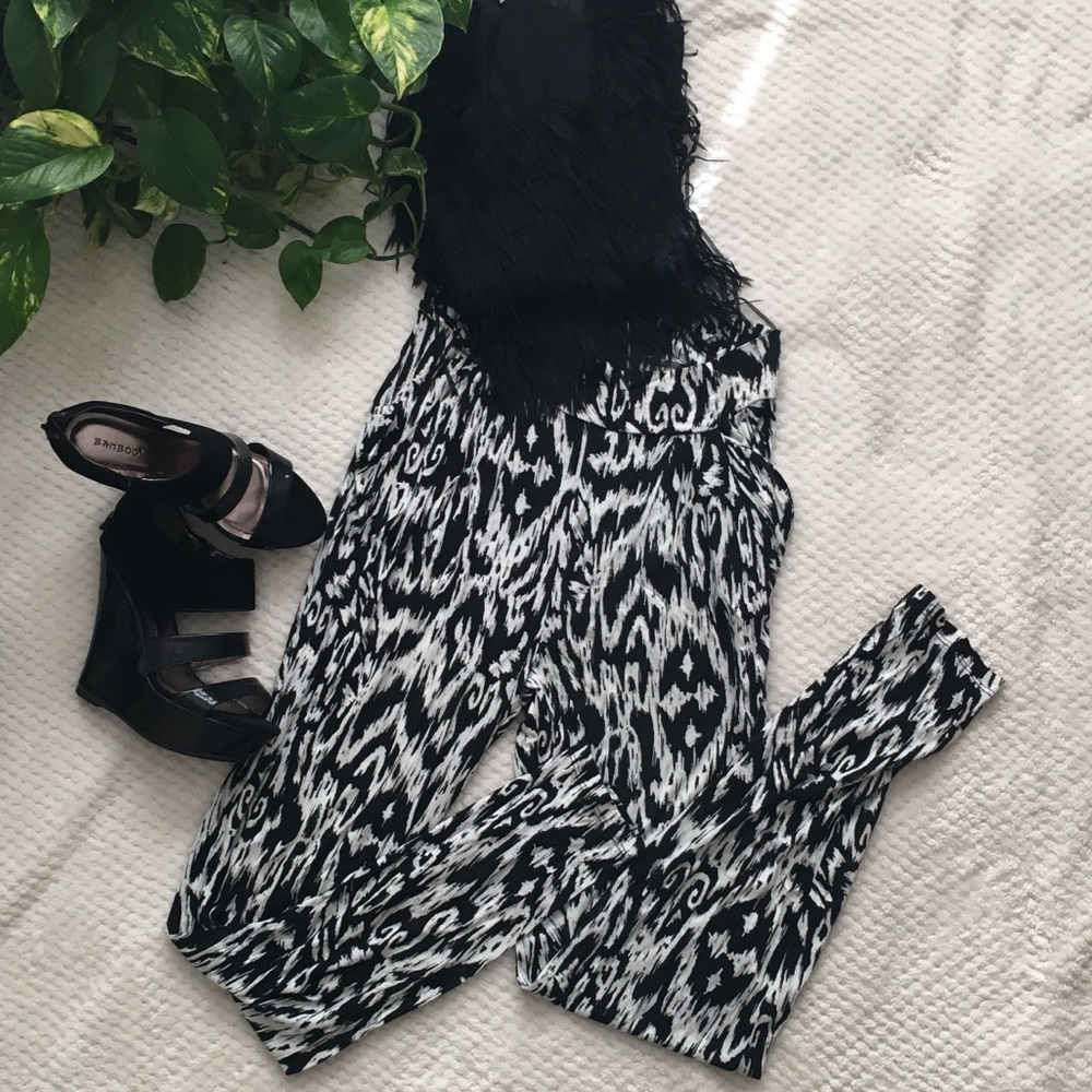 BOGO🍾 • groovy black + white harem pants